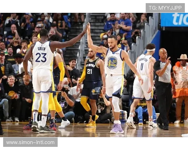 勇士与雄鹿精彩对决全场视频回顾及精彩瞬间分析